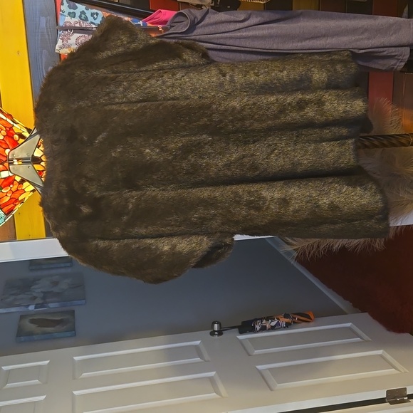 GILI Faux Fur Vest     ✨️ PRE LOVED✨️ - Picture 8 of 9